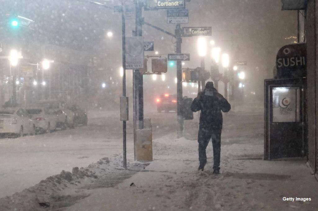 Tempestades de inverno atingem os EUA de costa a costa