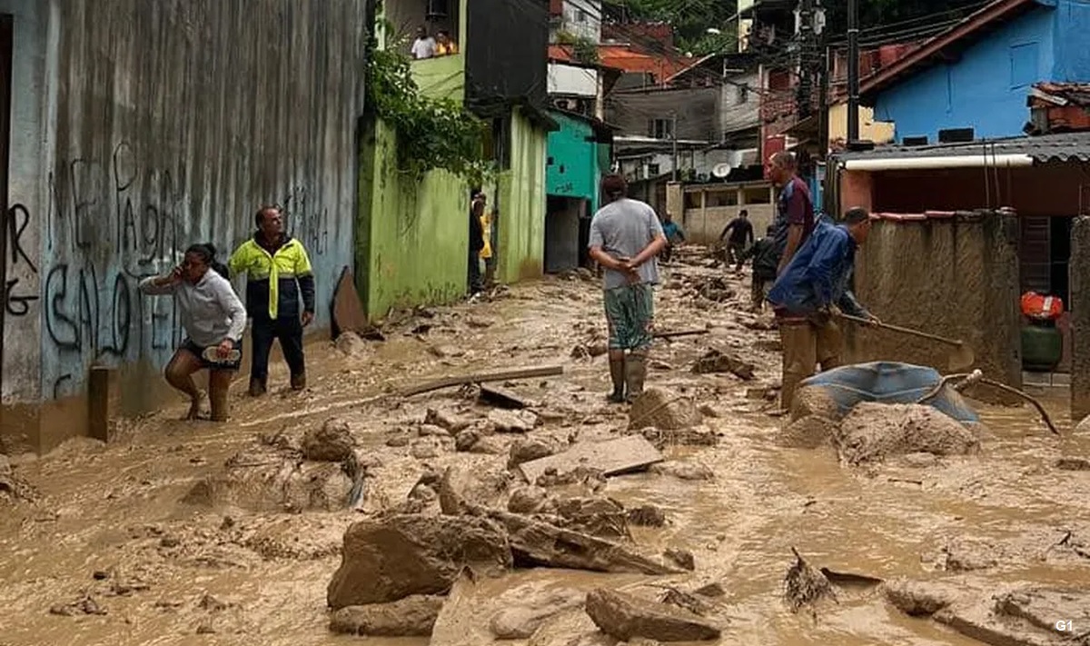 Equipes de resgate seguem em busca por soterrados no Litoral Norte de SP; número de mortos chega a 36