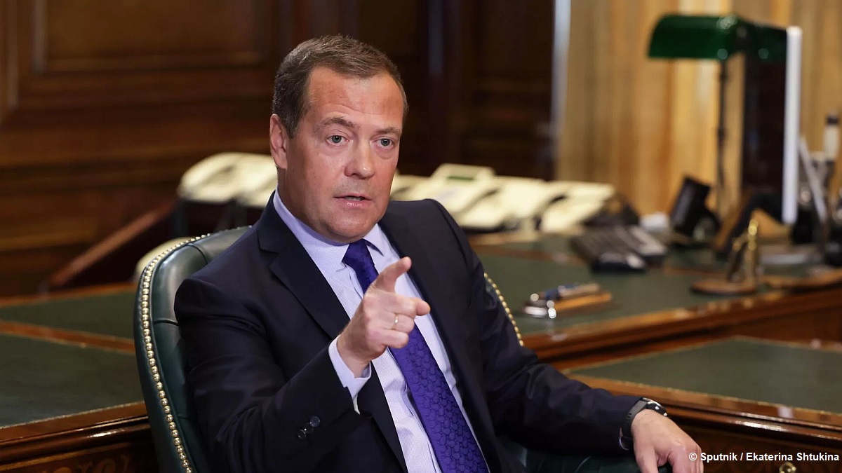 Medvedev: se EUA querem derrotar a Rússia, estamos à beira de um conflito mundial