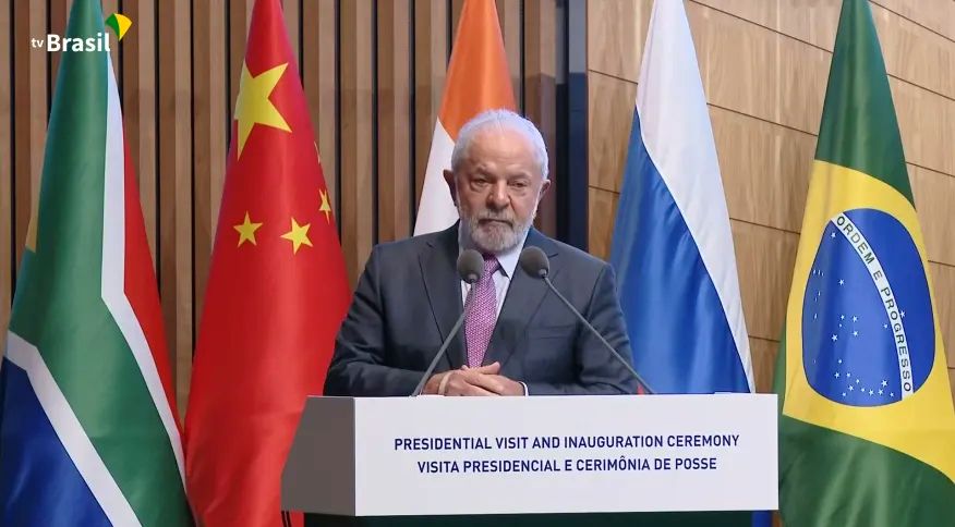 Lula critica uso do dólar e defende moeda única para transações entre países dos Brics