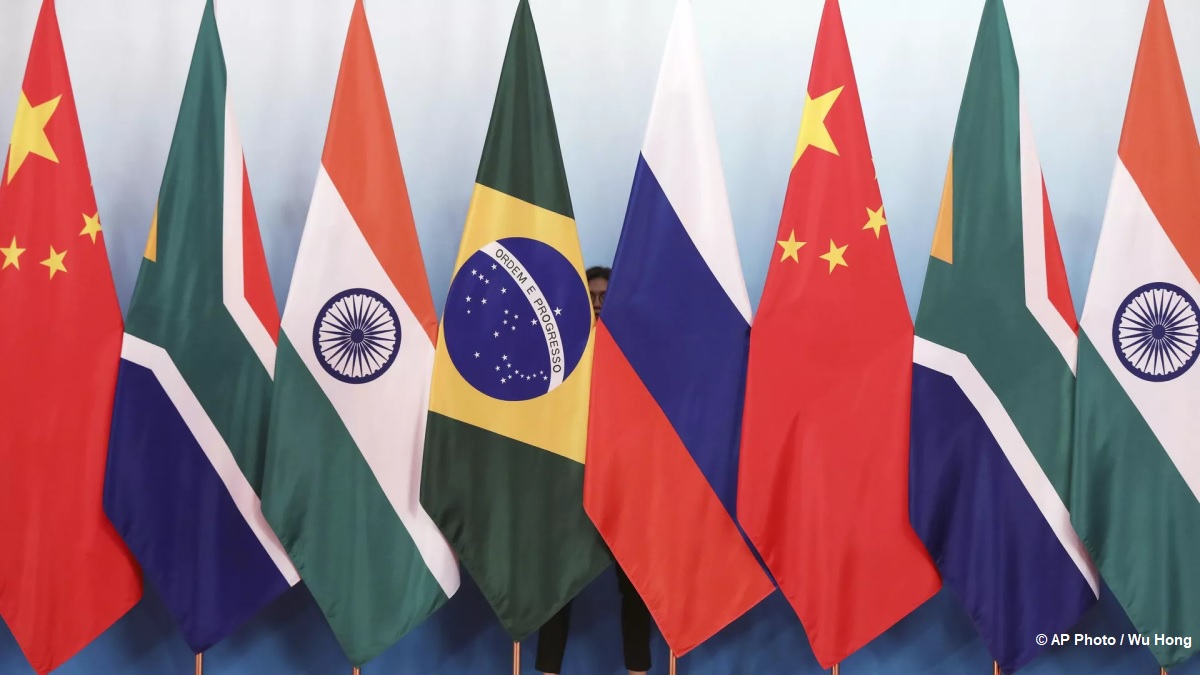 Moeda do BRICS pode ser discutida na cúpula na África do Sul, diz vice-premiê russo