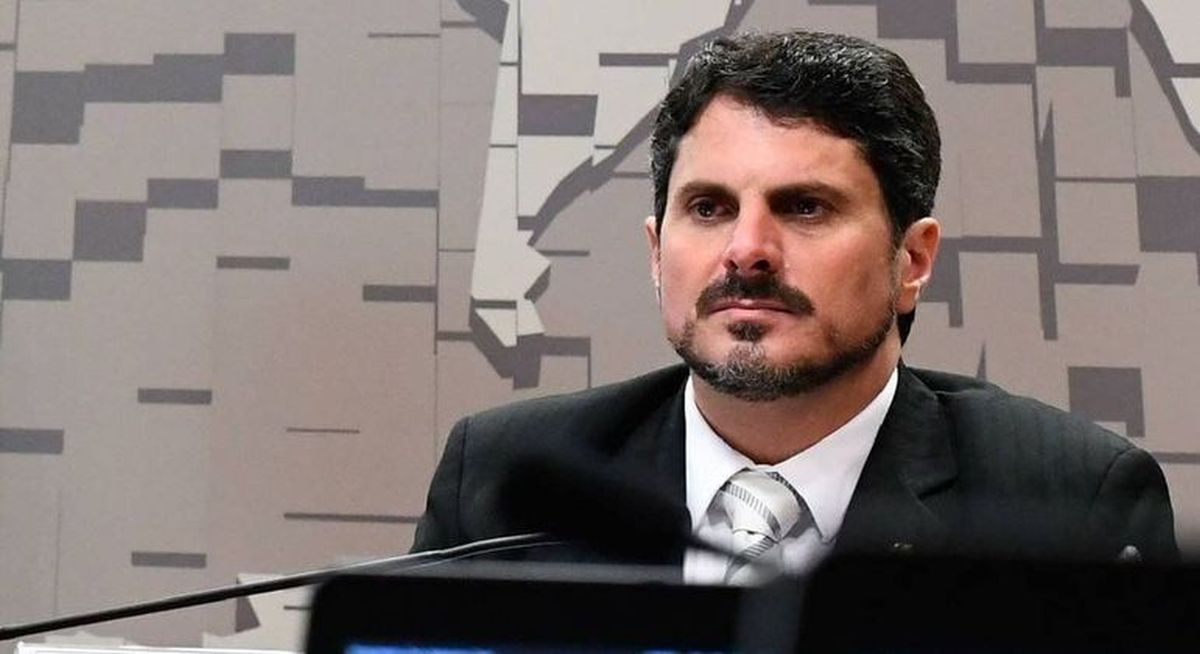 PF faz busca e apreensão em endereços do senador Marcos do Val