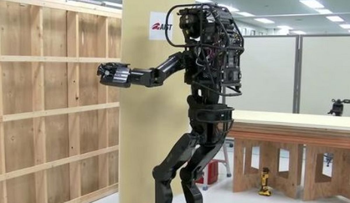 Fábricas de robôs humanóides da China entrarão em operação em 2025, METADE da força de trabalho humana será eliminada